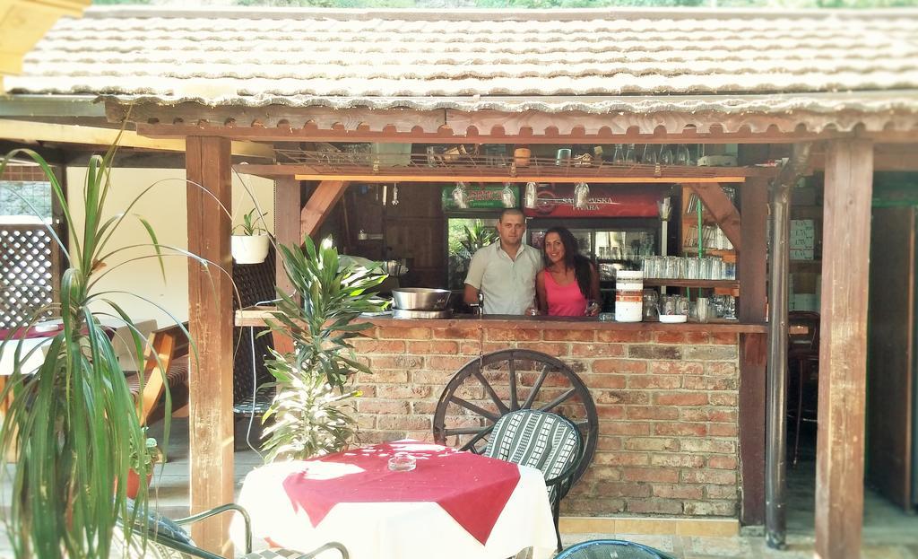 B&B Bazeni Сараево Екстериор снимка