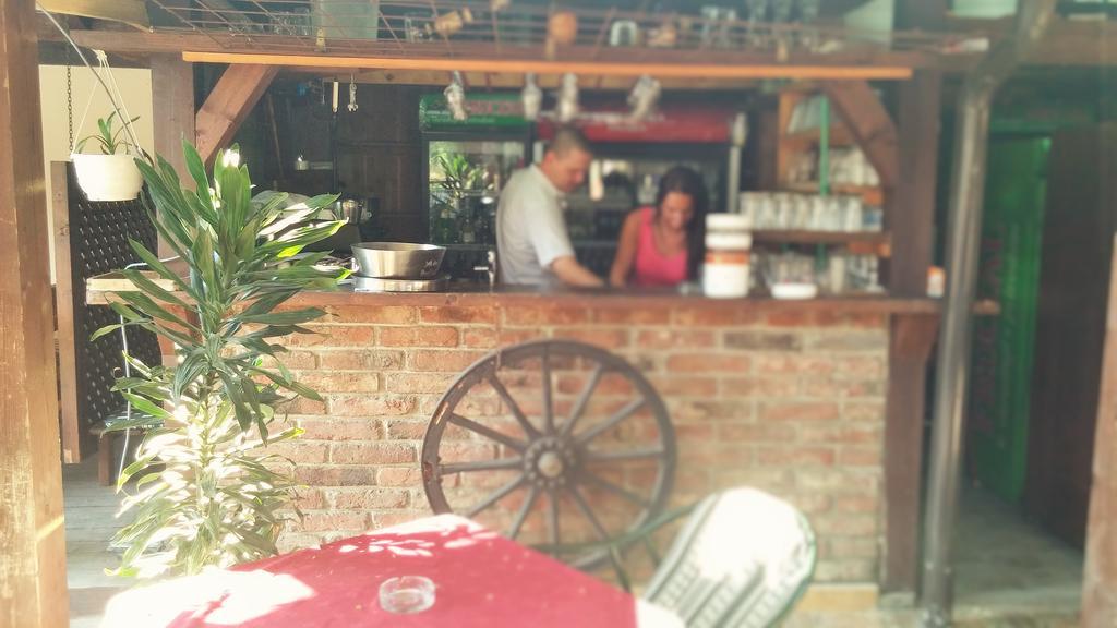 B&B Bazeni Сараево Екстериор снимка