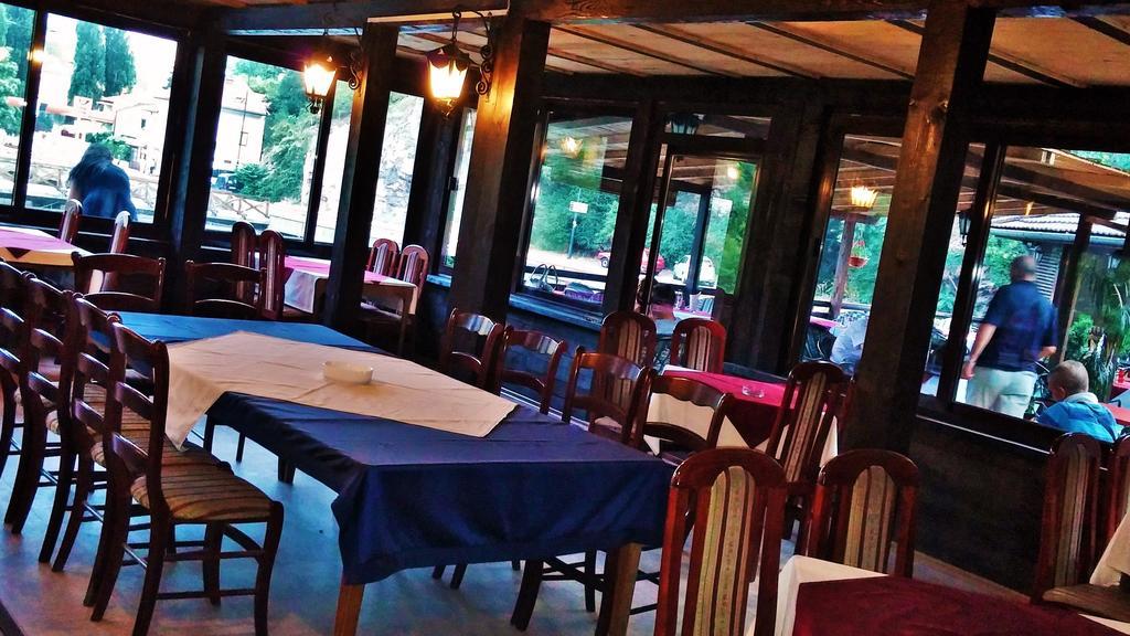 B&B Bazeni Сараево Екстериор снимка