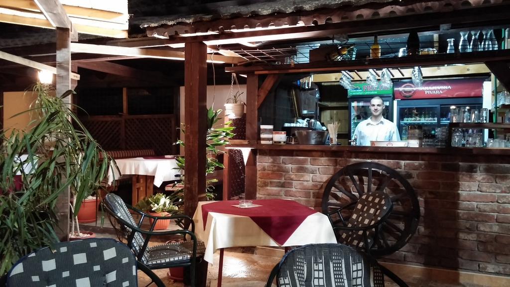 B&B Bazeni Сараево Екстериор снимка
