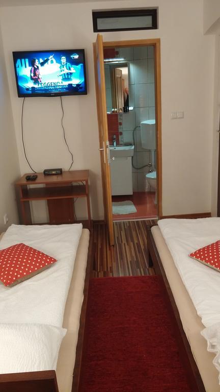 B&B Bazeni Сараево Екстериор снимка
