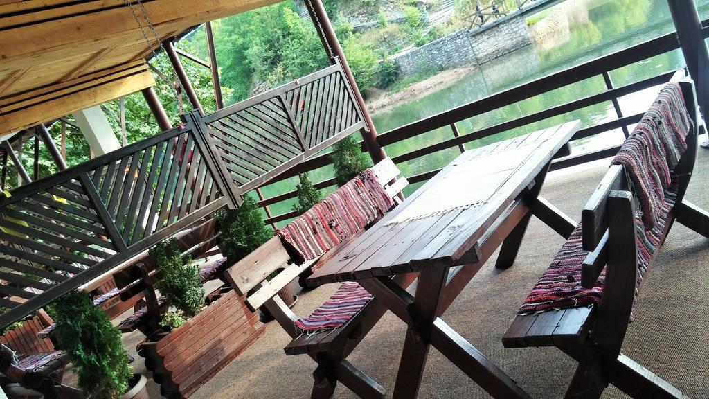 B&B Bazeni Сараево Екстериор снимка