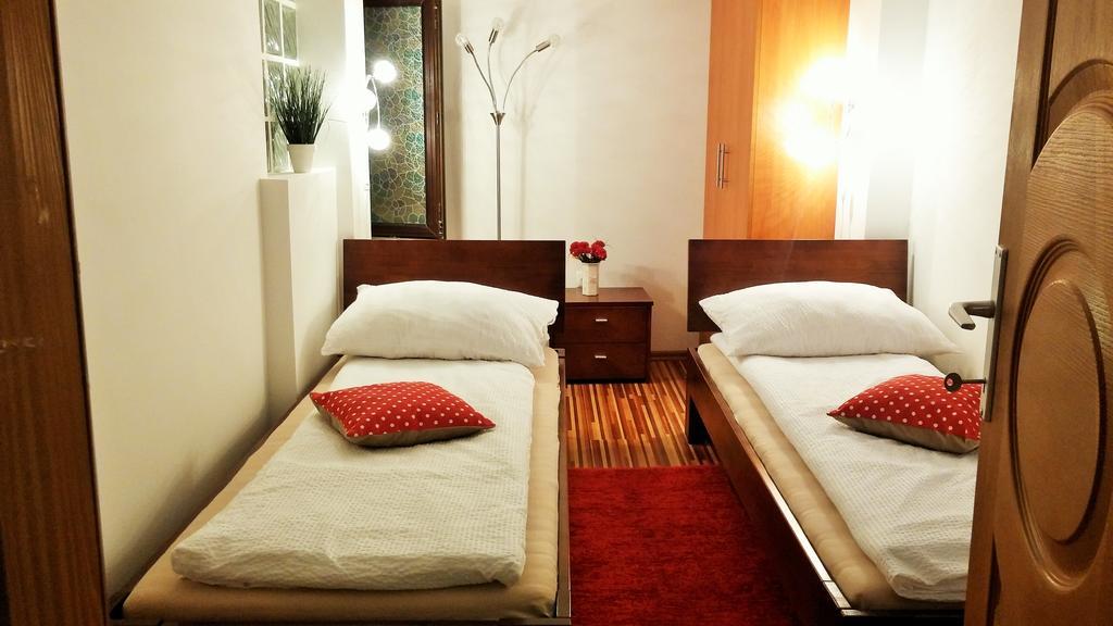 B&B Bazeni Сараево Екстериор снимка