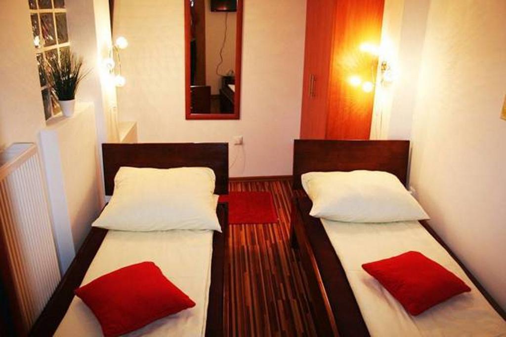 B&B Bazeni Сараево Екстериор снимка