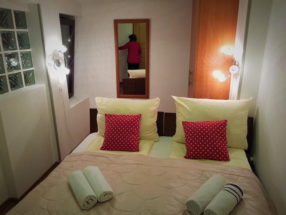 B&B Bazeni Сараево Екстериор снимка
