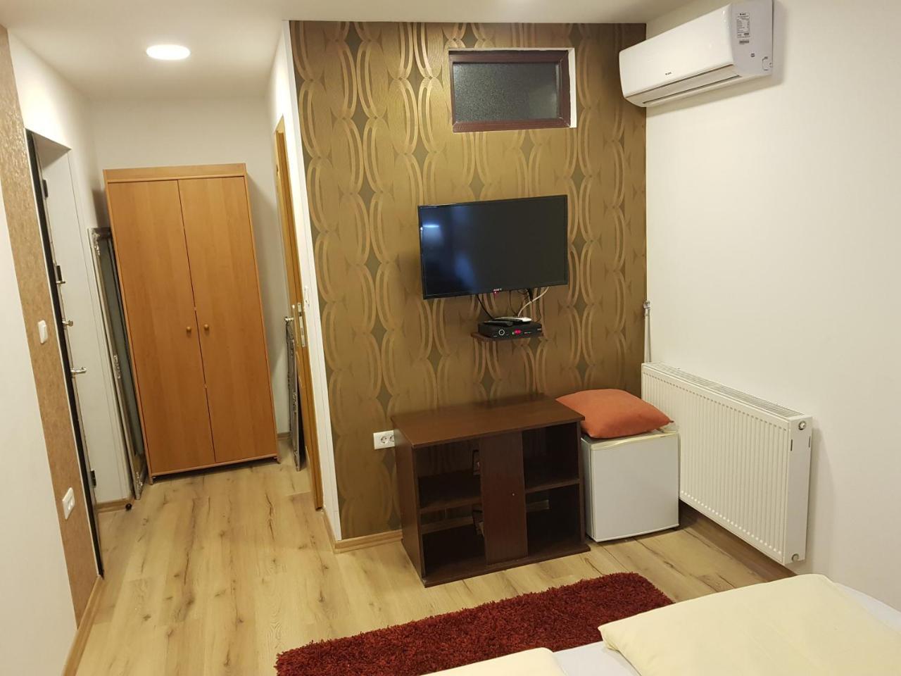 B&B Bazeni Сараево Екстериор снимка